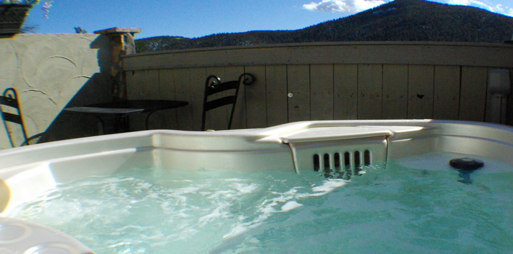 hotel in denver with hot tub