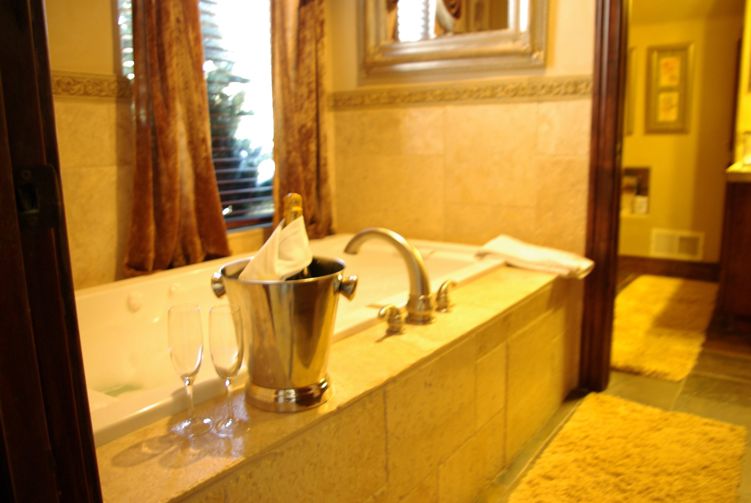 Rooms-and-Suites-Denver-Counseling-jetted-tub-at-arrowhead-manor