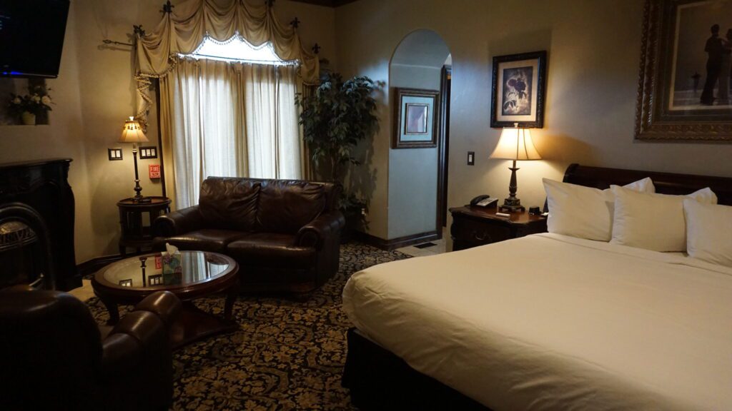 Romantic-Rooms-Near-Denver-Counseling-beautiful-master-suite-at-arrowhead-manor